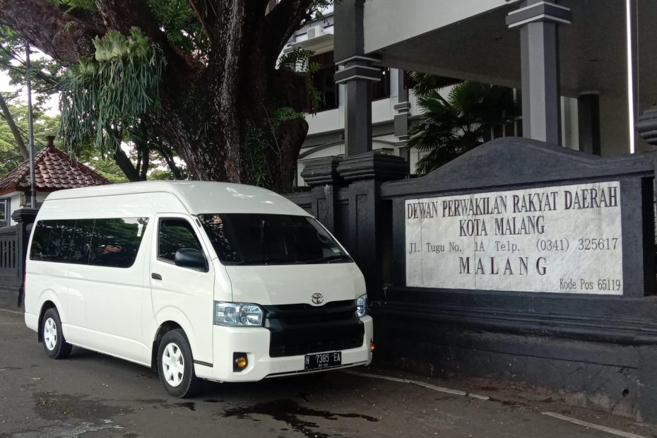 Kapasitas & Fasilitas HiAce Commuter