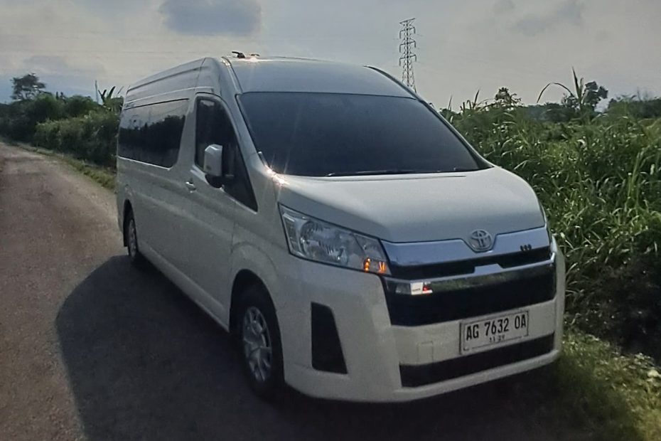 Tips Sewa HiAce Premio