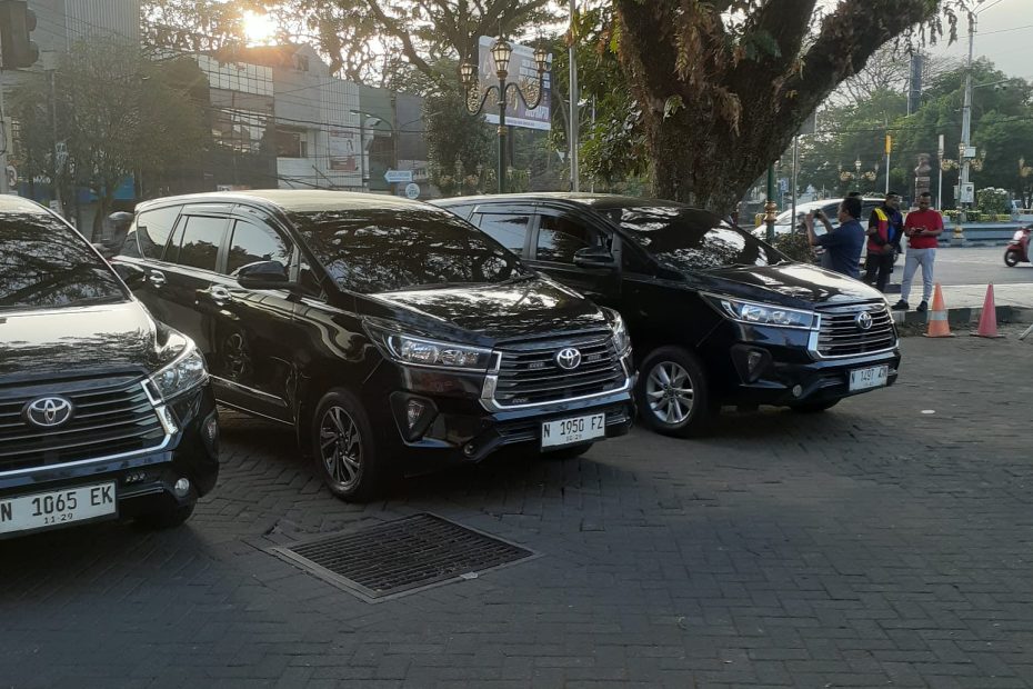 Innova Reborn dengan Sopir