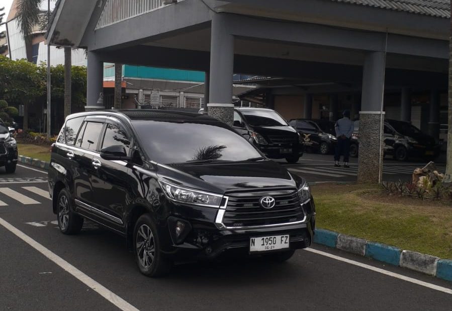 Perbandingan Sewa Innova Reborn
