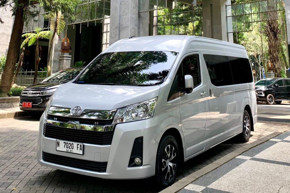 HiAce Premio untuk Wisatawan