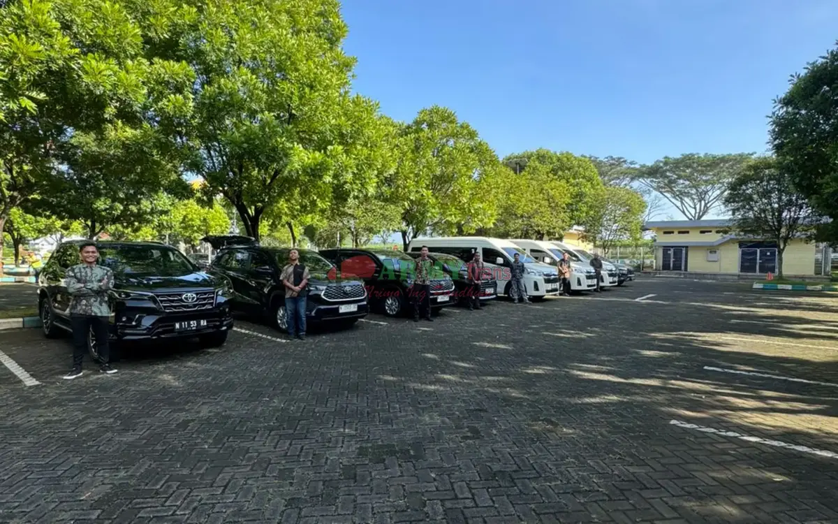 Perbandingan Mobil Dinas