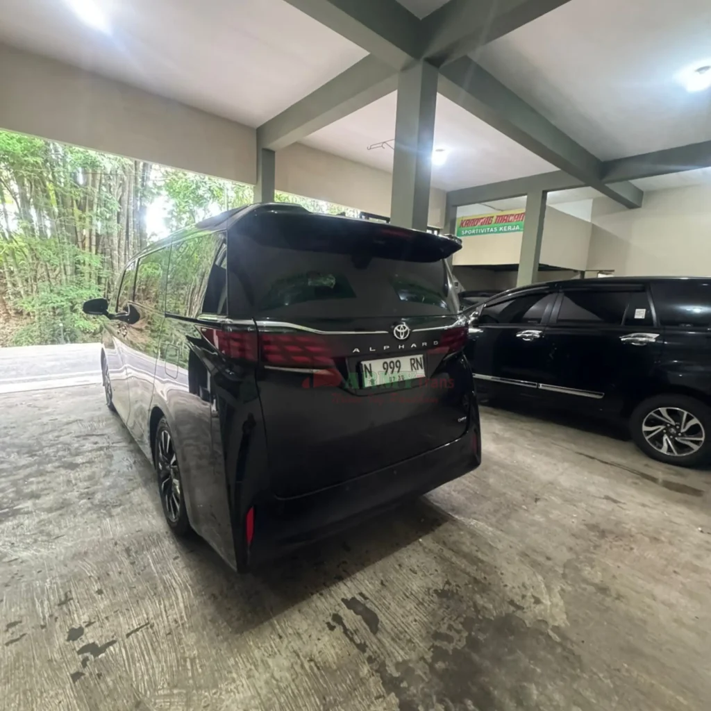 Sewa Alphard Hybrid V Malang