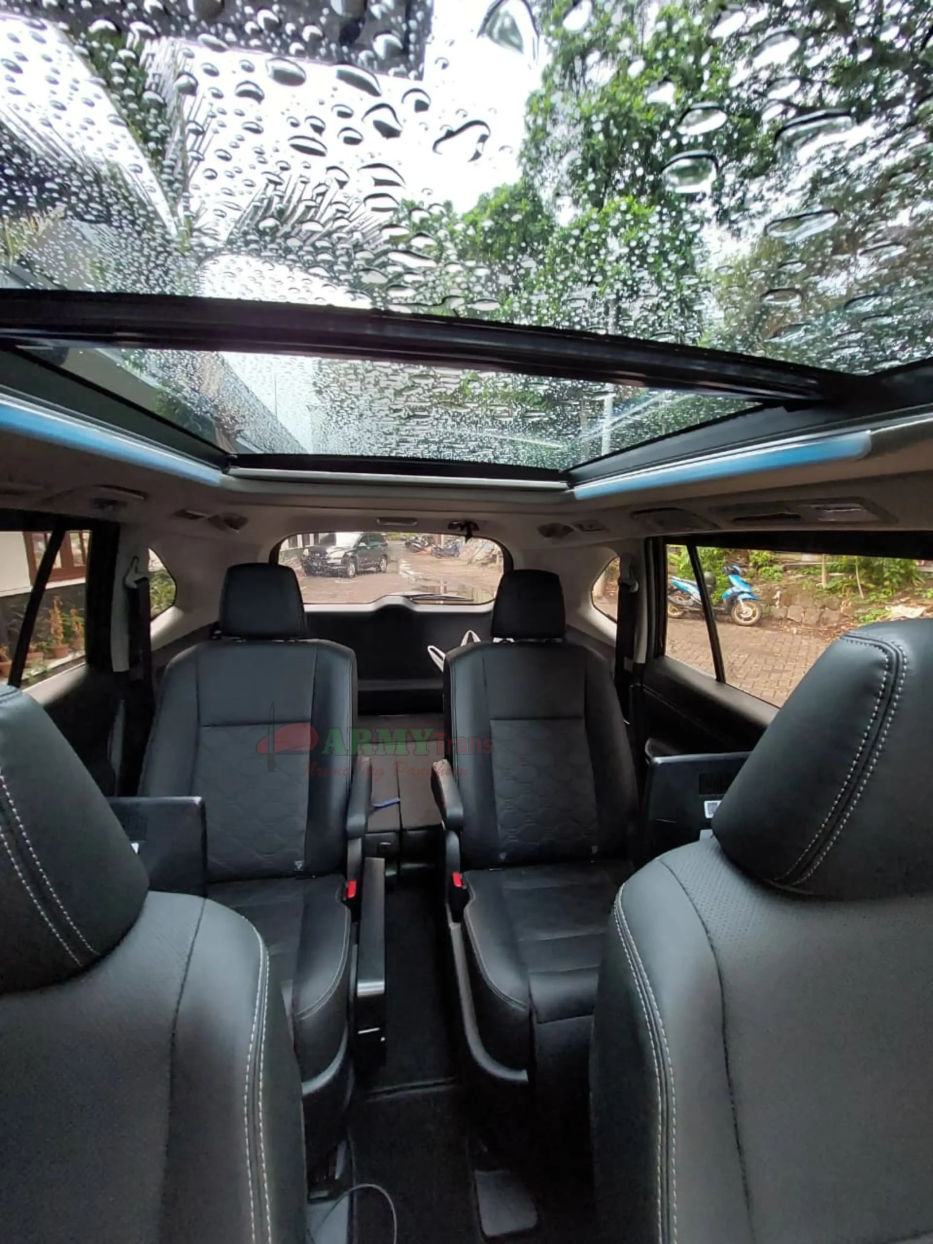 Sewa Mobil Sunroof