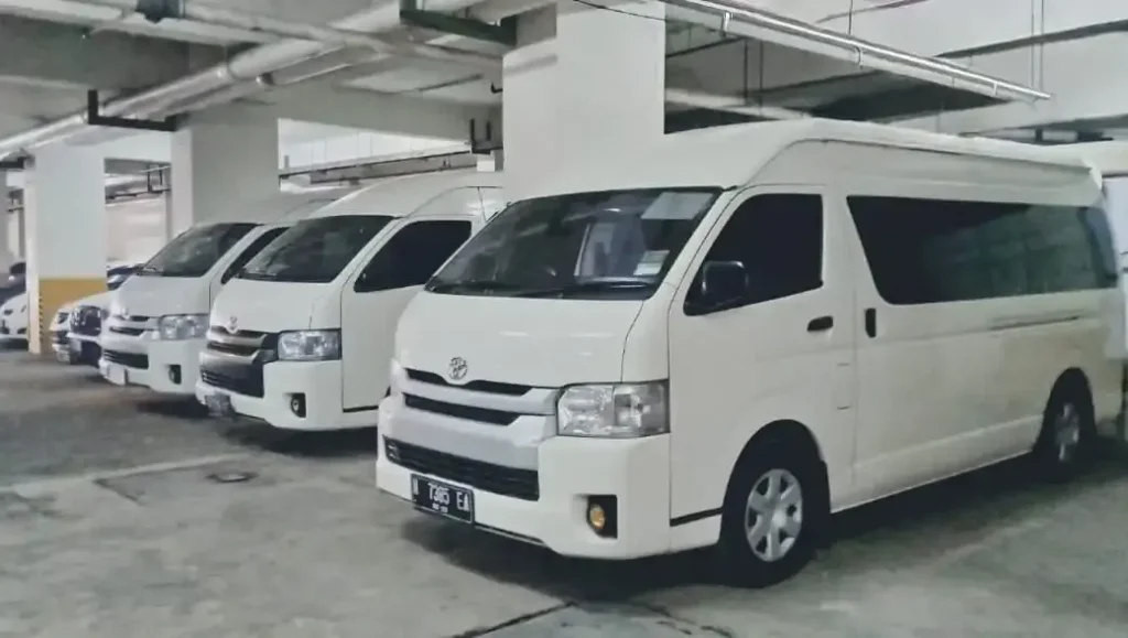 Sewa HiAce untuk Pernikahan