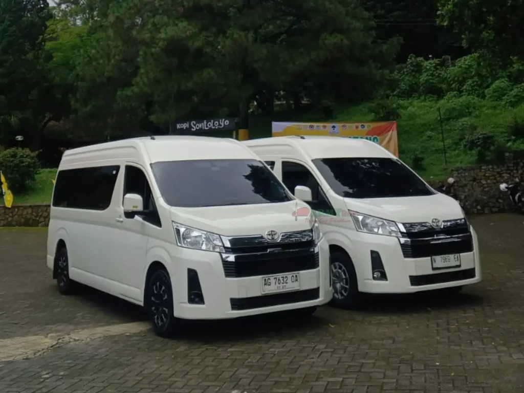 Sewa HiAce ke Pantai Malang 