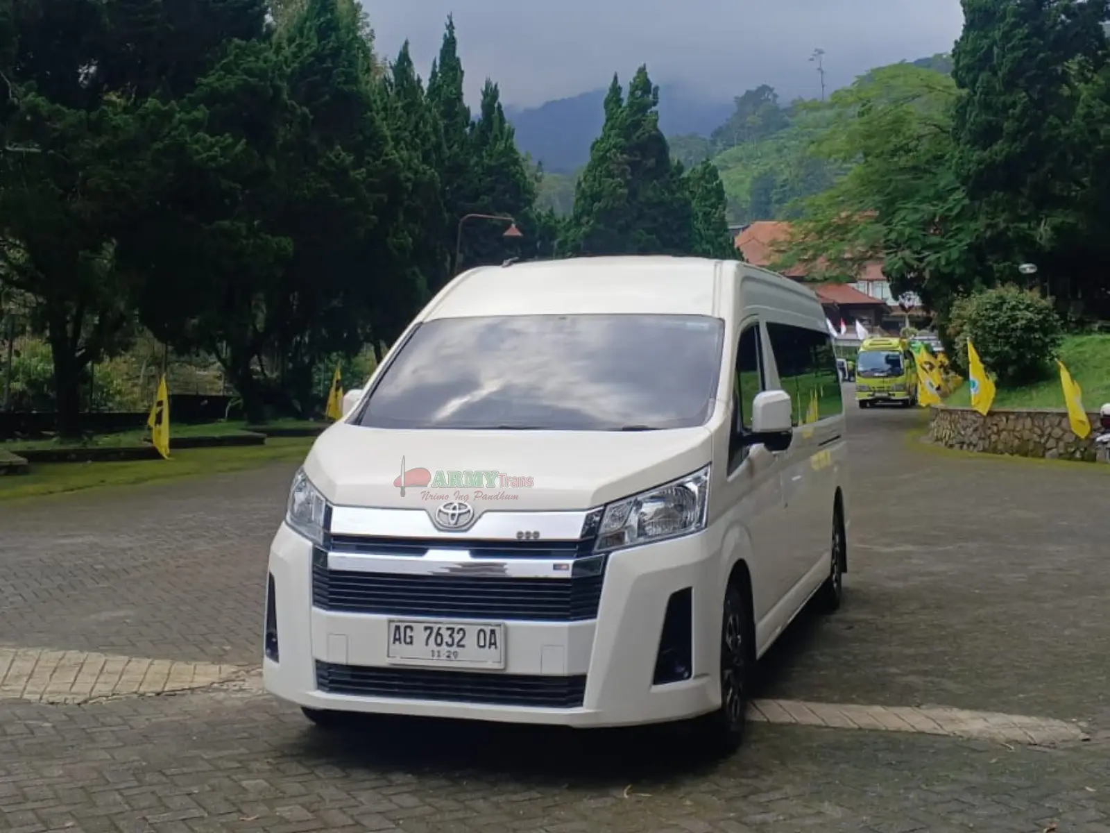 Sewa HiAce ke Pantai Malang