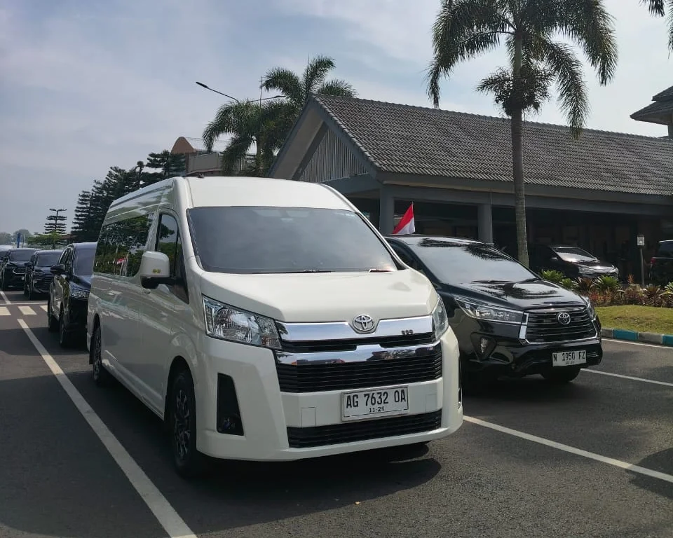 Sewa HiAce Premio untuk Event