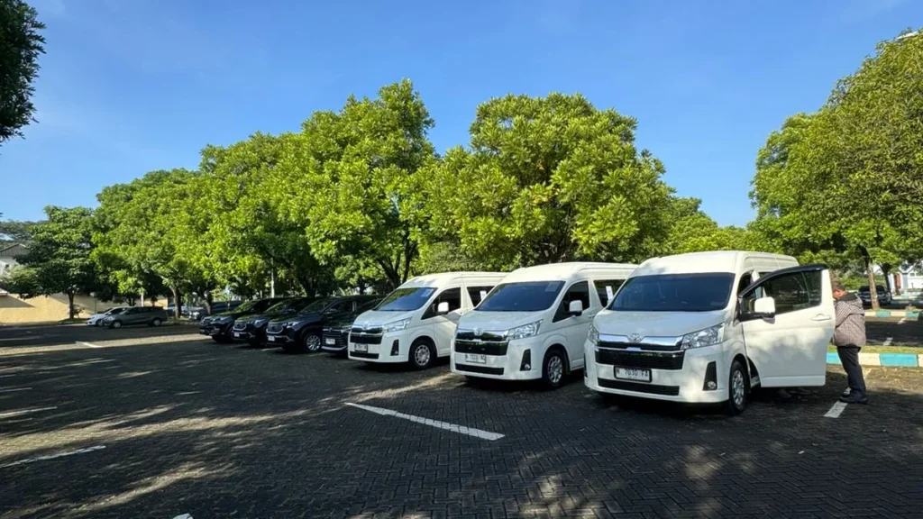 Sewa HiAce Premio untuk Event