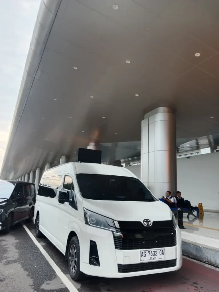 Perbandingan Hiace vs Elf