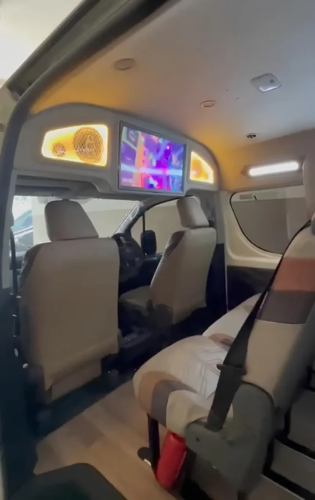 Fasilitas Sewa Hiace Premio