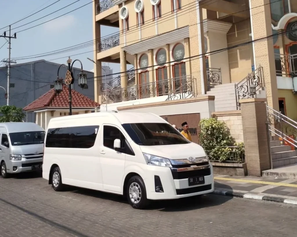 Sewa Hiace Malang untuk Rombongan Lamaran & Nikahan