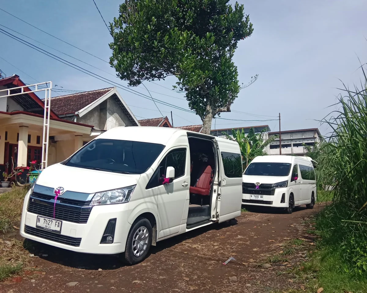 Sewa Hiace Malang untuk Rombongan Lamaran & Nikahan