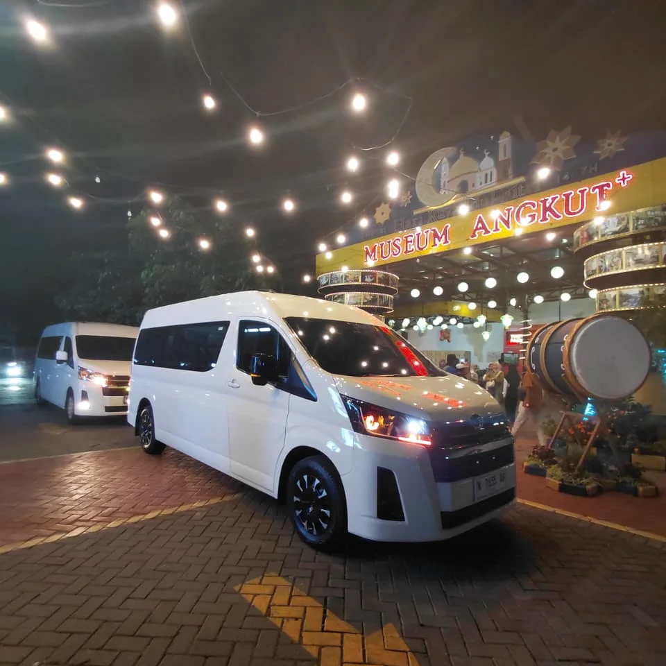 Sewa Hiace Premio Untuk Wisata