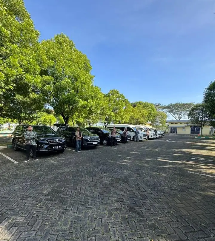 Rental Mobil dengan Sopir