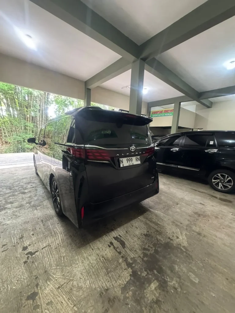 Sewa Alphard Hybrid V Malang untuk Liburan