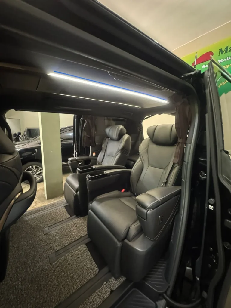 Alphard vs Hiace Luxury
