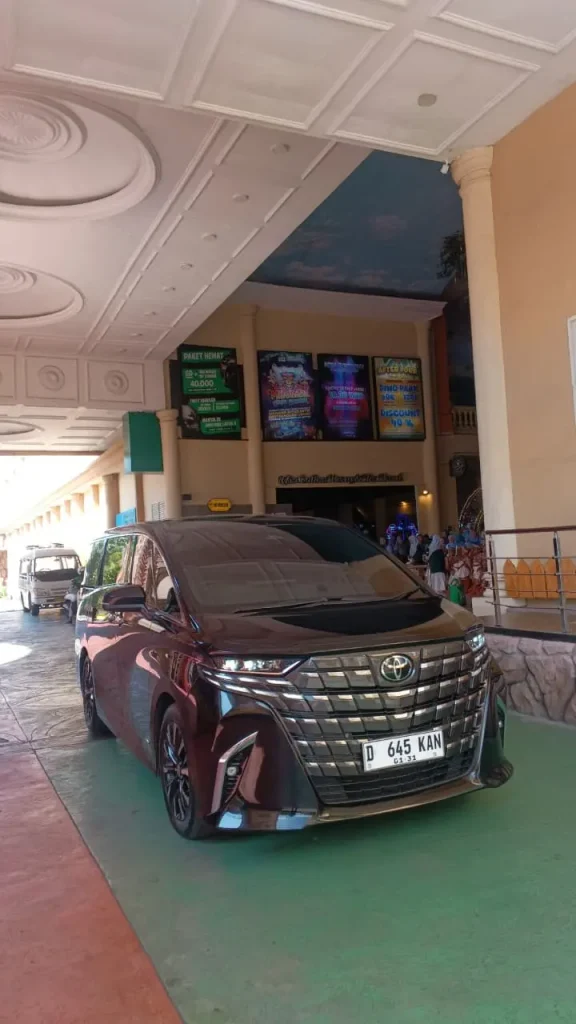 Sewa Alphard Hybrid Malang ke Probolinggo