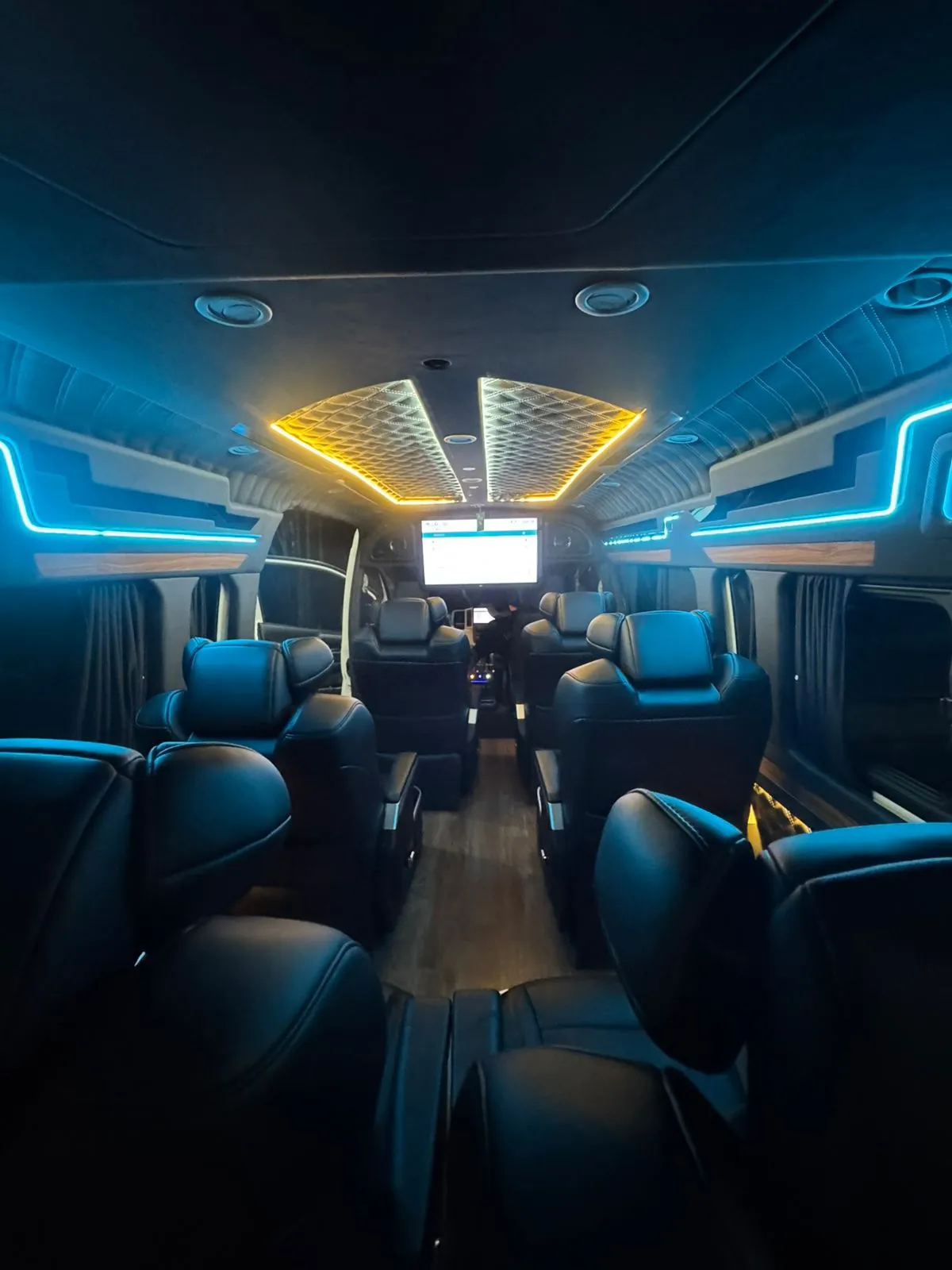 kelebihan Hiace Luxury Captain Seat