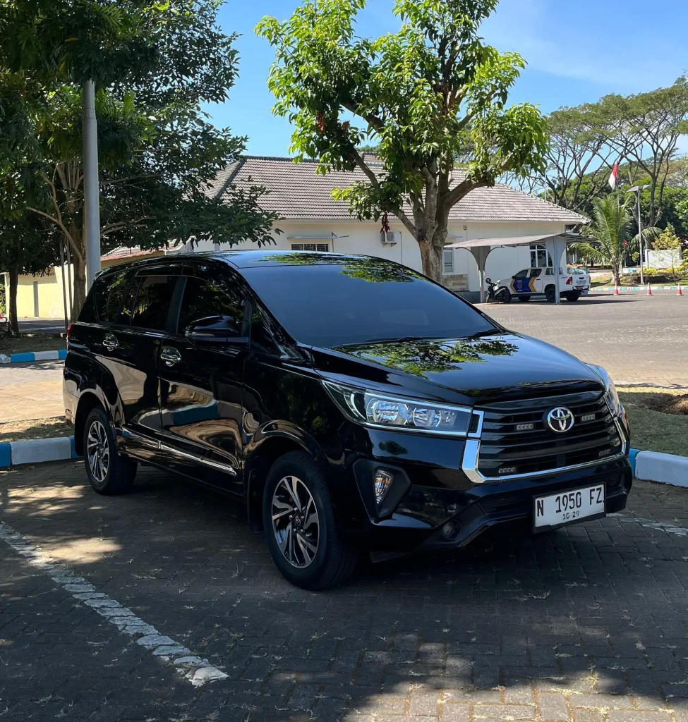 Sewa Innova Reborn Facelift ke Gunung Kawi