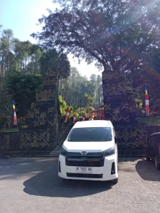 Sewa Mobil ke Gunung Kawi