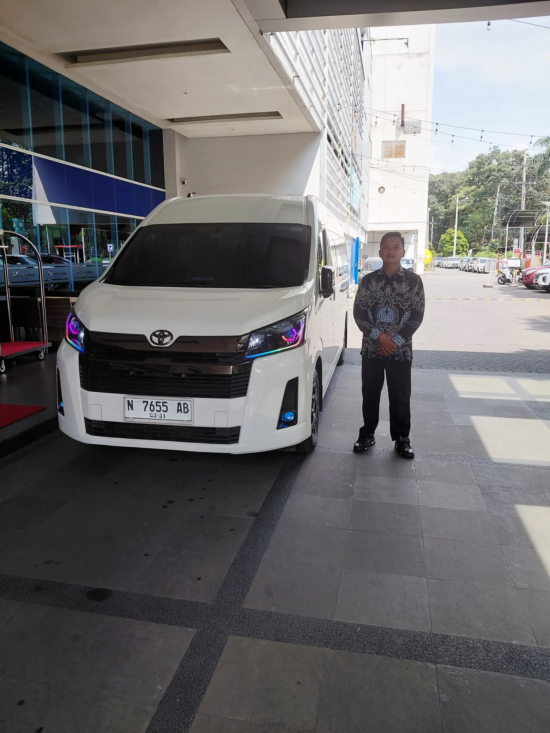 Etika Menyewa Mobil dengan Sopir