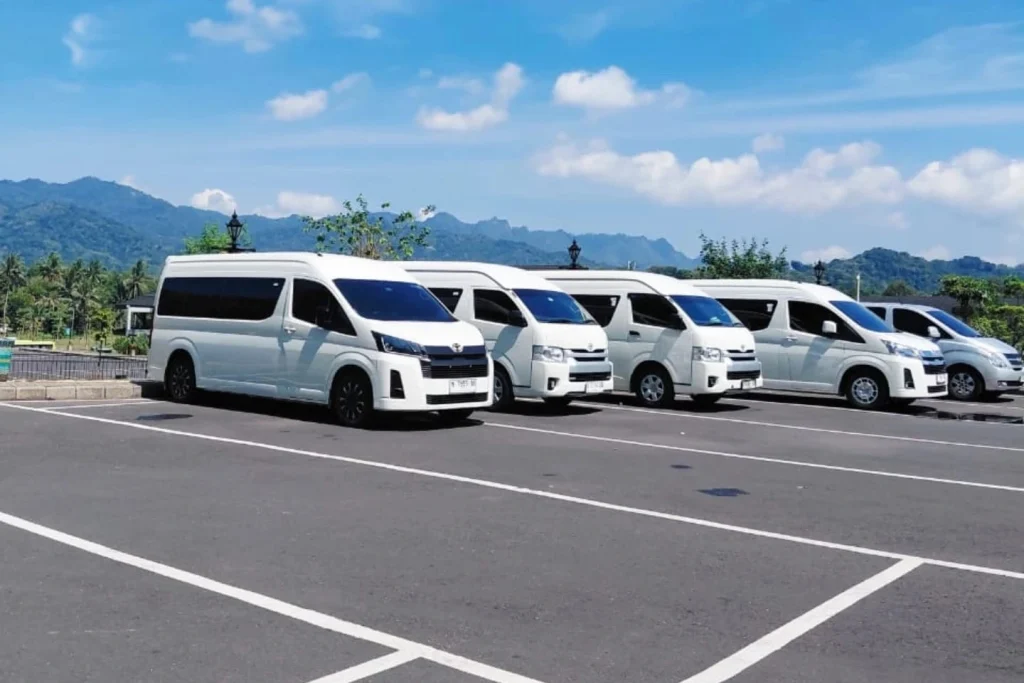 Sewa Mobil Harian atau Per Jam